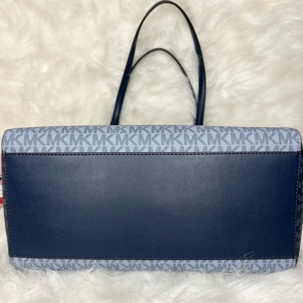 Michael Kors Voyager Large Color Block Signature Logo in Admiral Multi - Picture 7 of 12
